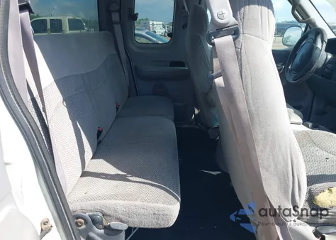 2000 Ford F-150 Lariat/Work Series/Xl/Xlt from USA, damaged, VIN 1FTRX17W2YNB72063